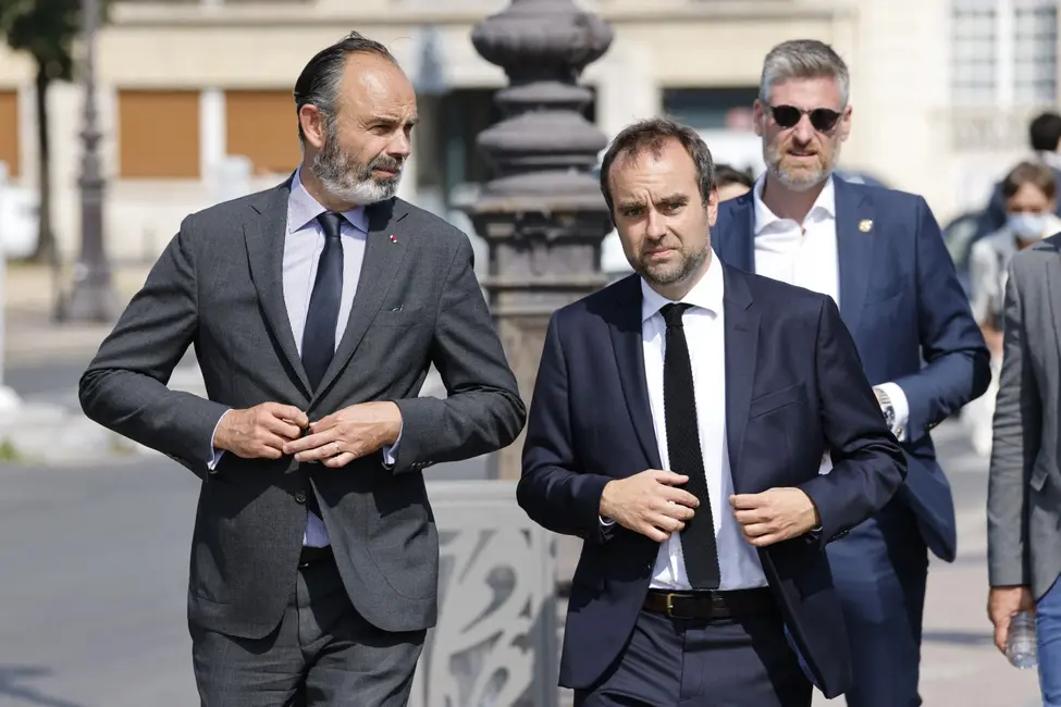 Édouard Philippe et Sébastien Lecornu après une cérémonie aux Invalides, à Paris, le 21 juillet 2021.