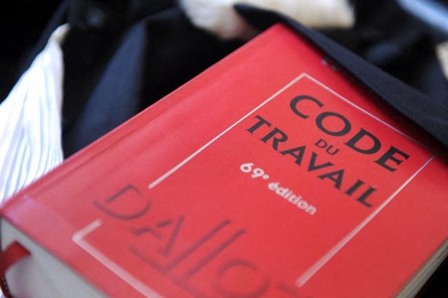 50% des lois adoptées depuis 2002 l'ont été abusivement selon la « procédure accélérée », dite autrefois « procédure d'urgence ».