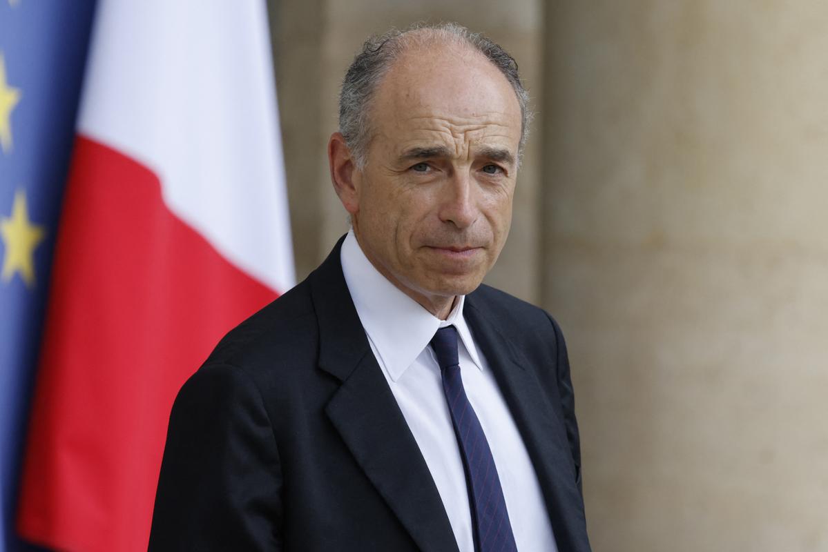 Le maire de Meaux, Jean-François Copé, quitte le palais de l'Élysée à Paris, le 4 juillet 2023, après une réunion entre le président de la République et les maires des villes touchées par les émeutes.