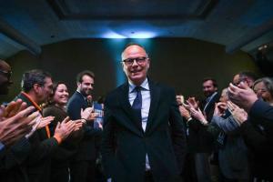 Édouard Philippe à son arrivée pour tenir une réunion de campagne au Havre, avant le second tour des élections municipales françaises de 2026, le 19 mars 2026.