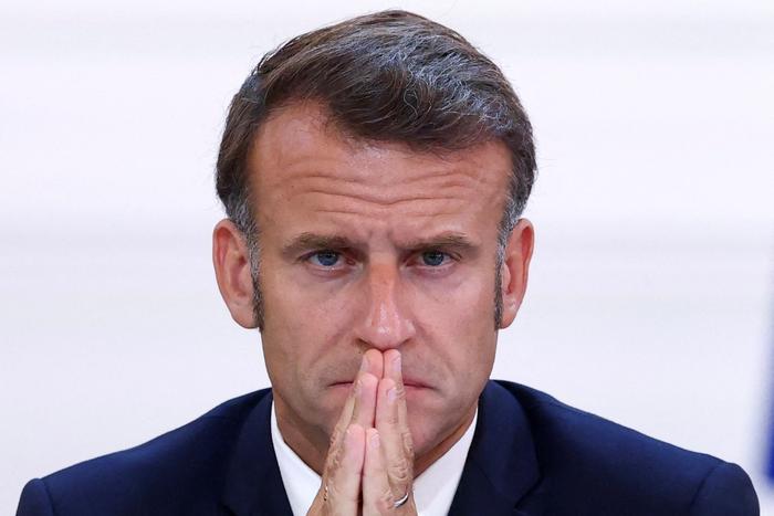 "Macron voulait être un révolutionnaire et un monarque, un capitaliste et un socialiste, un restaurateur de la France et une figure européenne de premier plan".