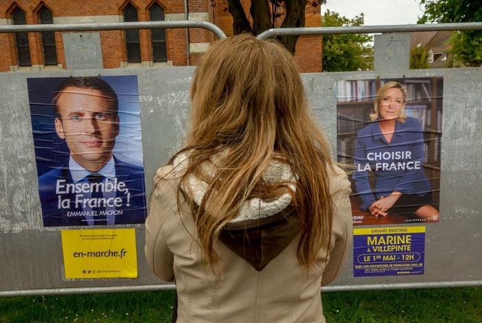 Emmanuel Macron Marine Le Pen affiches AFP