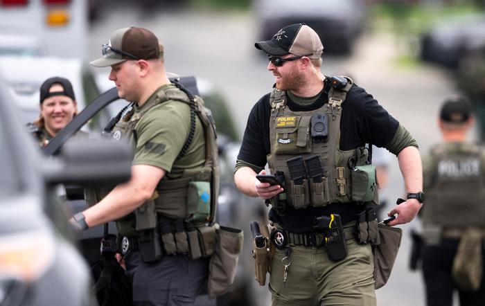 La police déployée sur place pour l'enquête sur l'assassinat de Melissa Hortman et son époux.