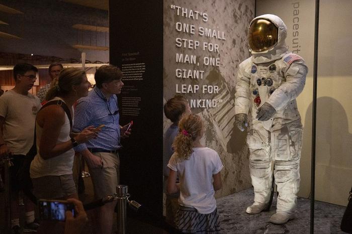 espace combinaison lune AFP