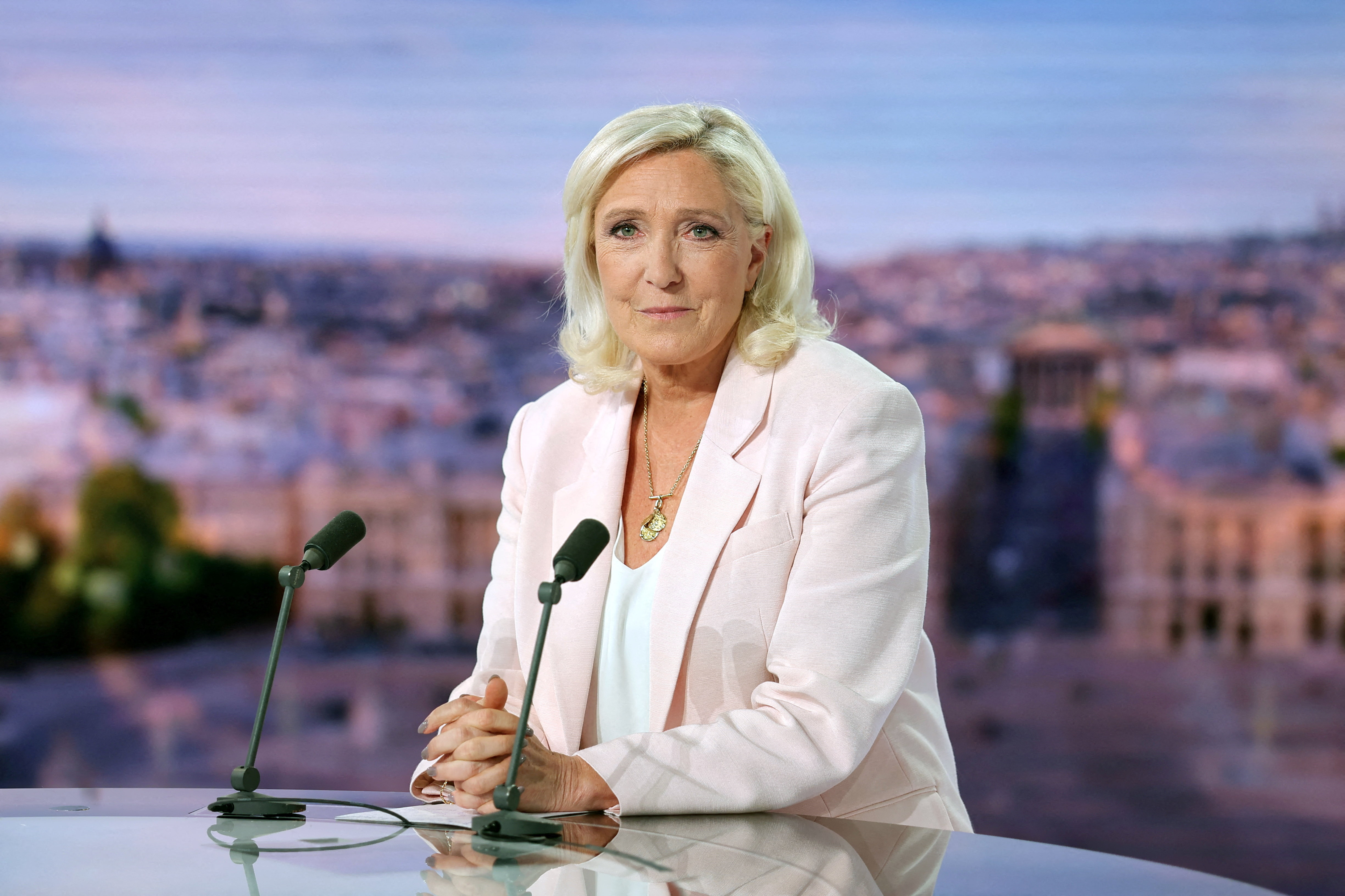 Marine Le Pen, entre la force tranquille... et le flou