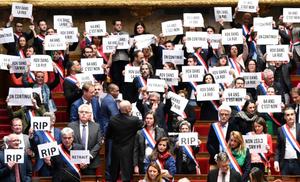 Le groupe LFI lors du vote de la réforme des retraites en mars 2023