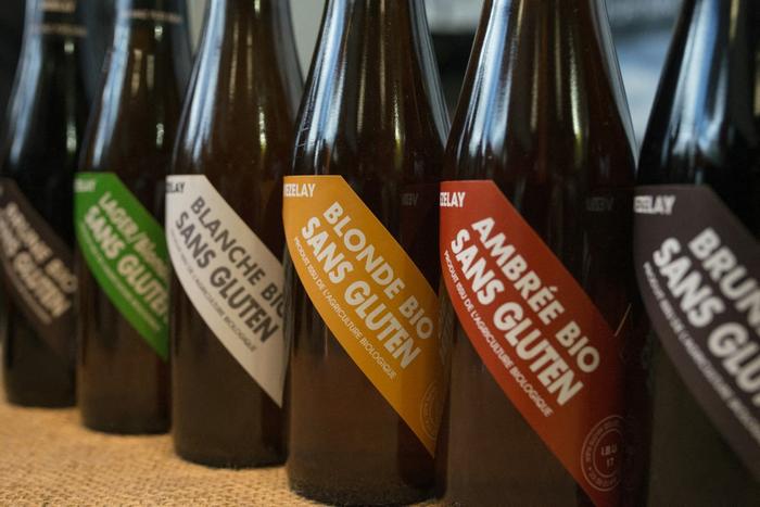 Des bières biologiques sans gluten exposées lors du « Salon des allergies alimentaires et des produits sans » à Paris