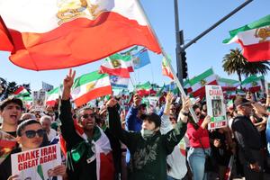 Des militants participent à un rassemblement « Free Iran » à Los Angeles, en Californie, le 11 janvier 2026.