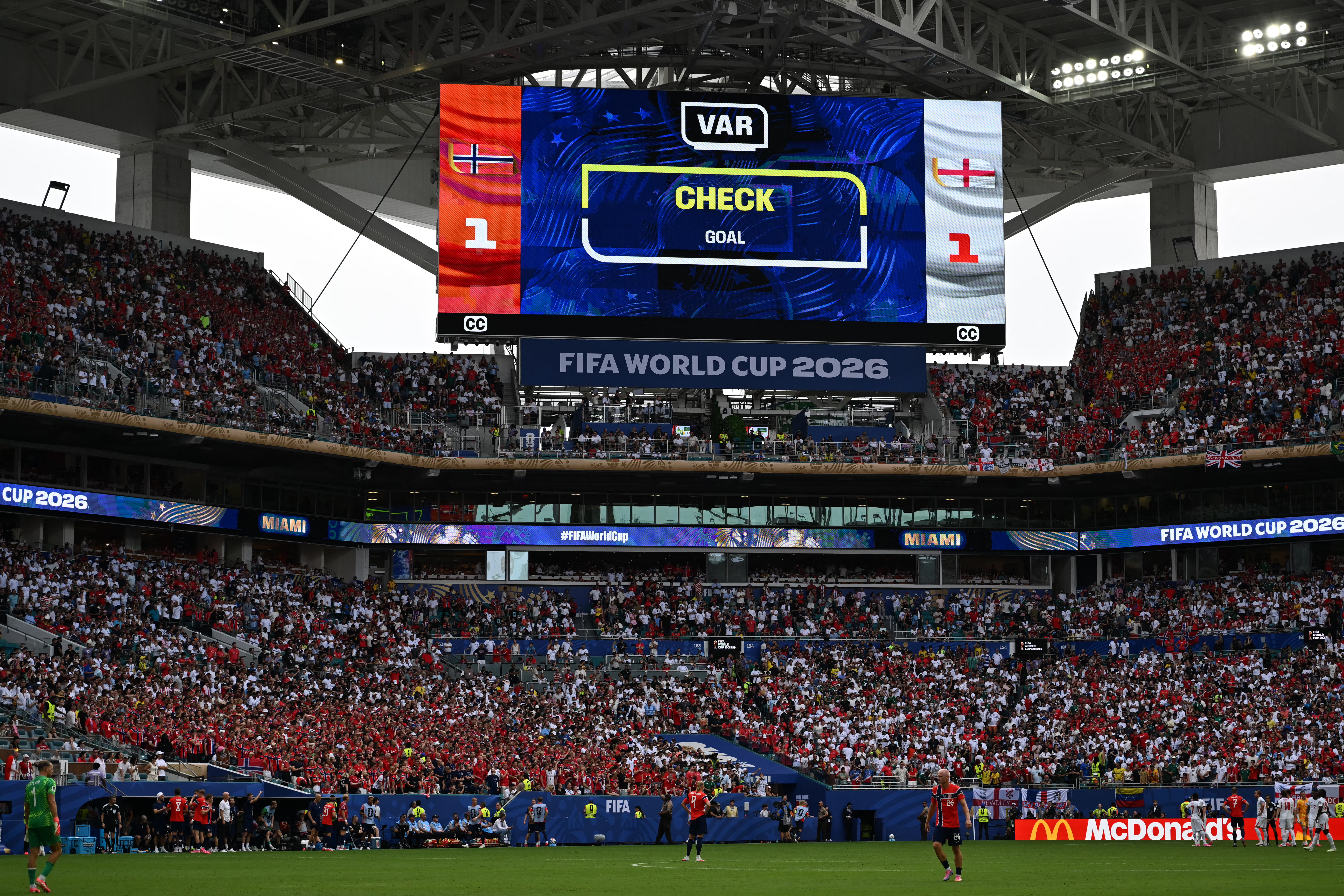 Ce que les controverses autour de l'arbitrage vidéo dans le sport révèlent de l'efficacité comparée de l'IA et des décisions humaines