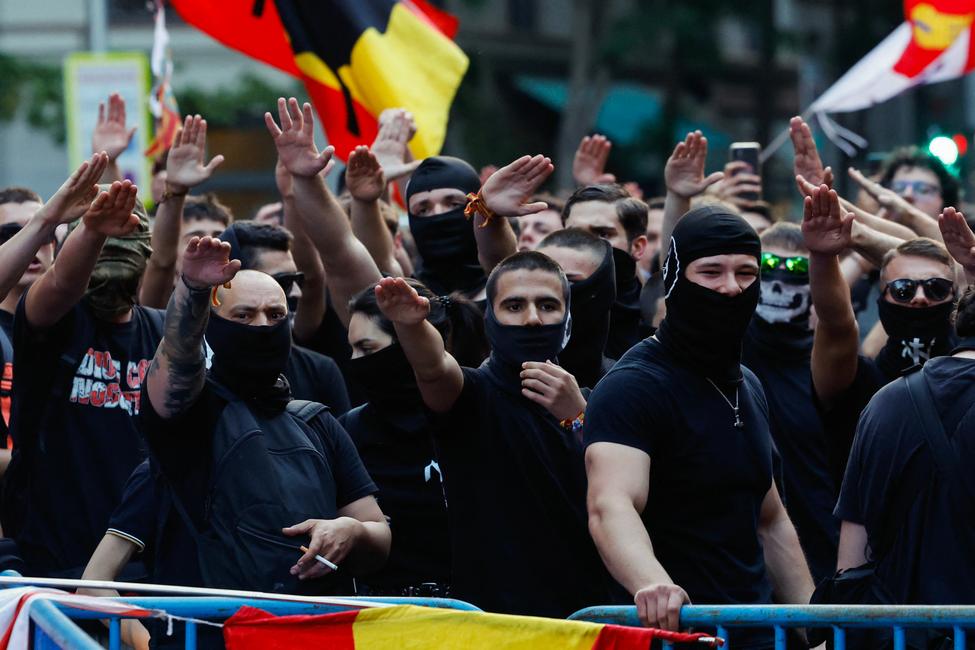 Des manifestants d'extrême droite à Madrid