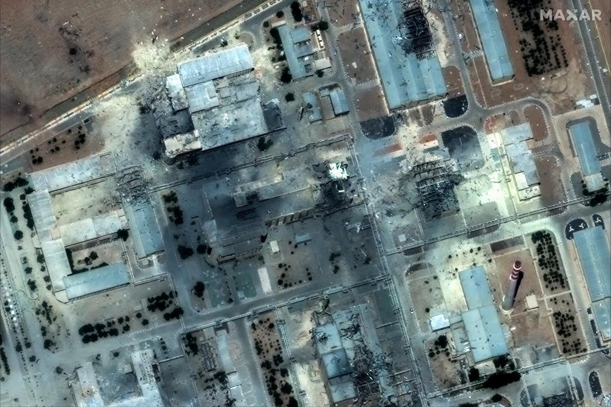 Cette image satellite fournie par Maxar Technologies et prise le 22 juin 2025 montre les dégâts causés par les frappes américaines sur l'installation d'enrichissement nucléaire d'Ispahan, dans le centre de l'Iran.