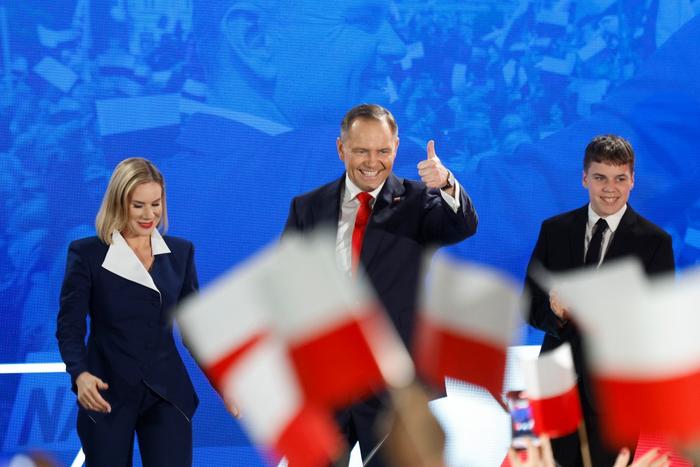 Karol Nawrocki lors d'un événement nocturne électoral au Théâtre Mala Warszawa à Varsovie, en Pologne, le 1er juin 2025.