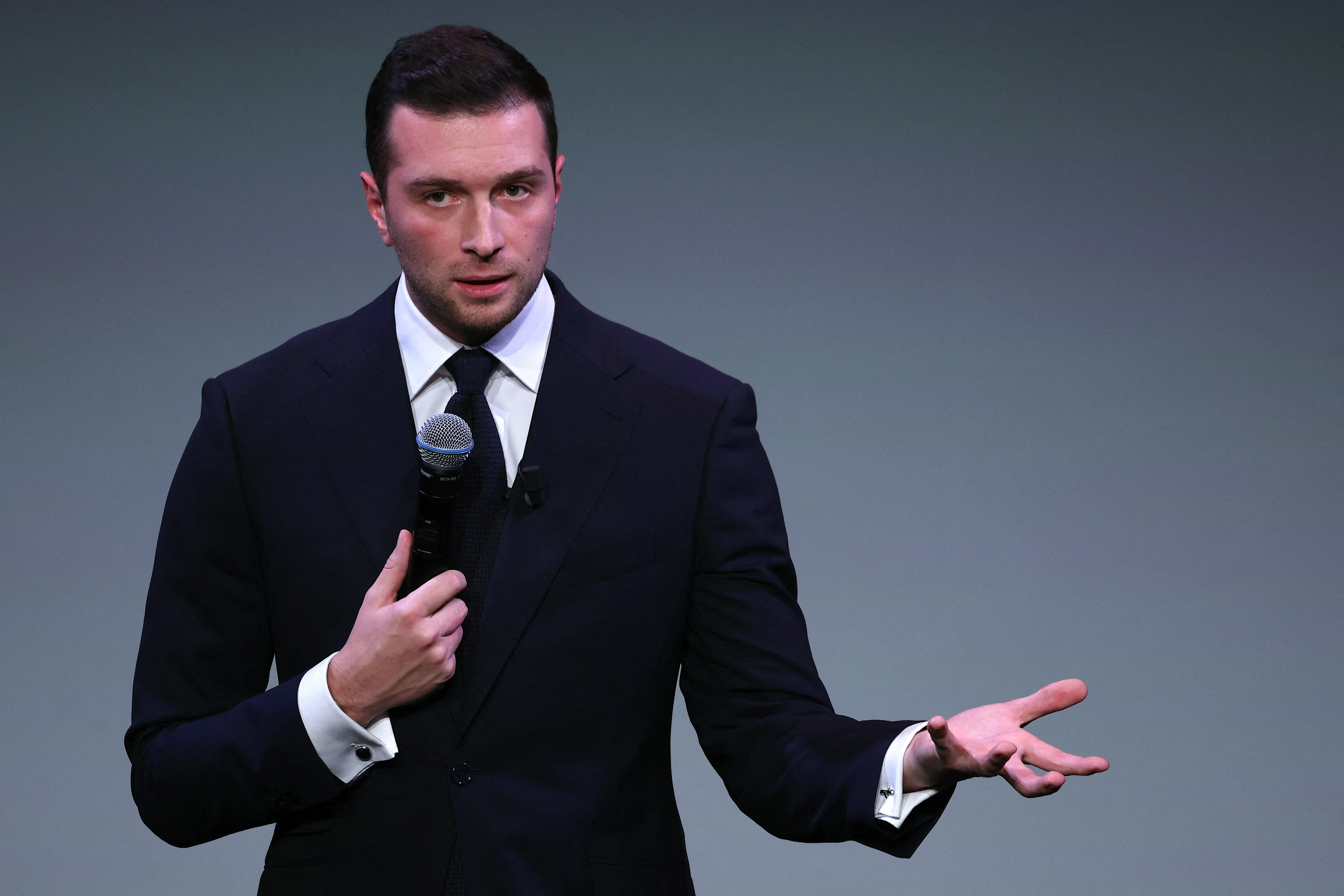 Jordan Bardella agressé lors d'une dédicace à Moissac, Les forces ukrainiennes ont détruit pour 60 millions de dollars de systèmes de défense russes, Macron recevra Zelensky à Paris ce lundi, 5 morts dans un incendie meurtrier en Meurthe-et-Moselle, France Télévisions évacué après une alerte à la bombe