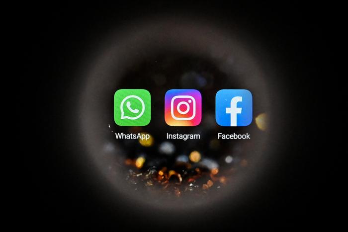 Les logos de Facebook, Instagram et WhatsApp.