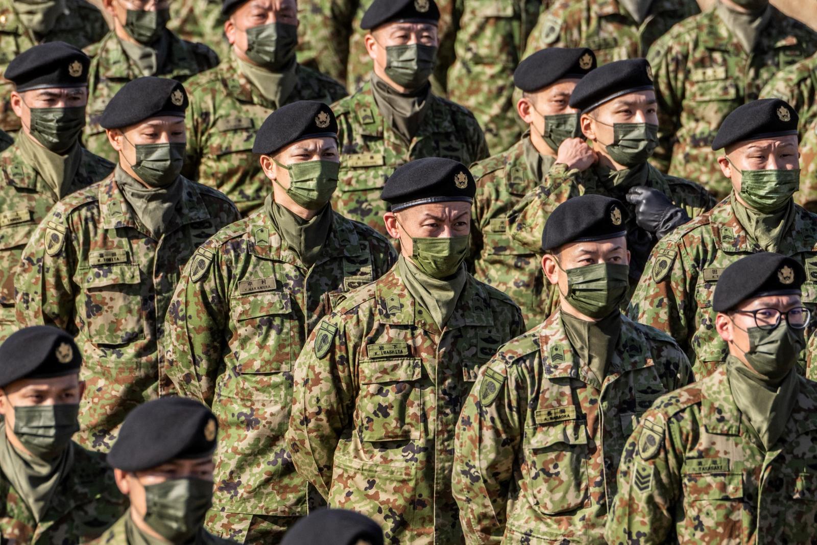 Des soldats japonais lors d'un exercice militaire conjoint entre le Japon, les États-Unis, la Grande-Bretagne et l'Australie à Funabashi, dans la préfecture de Chiba, le 8 janvier 2023.