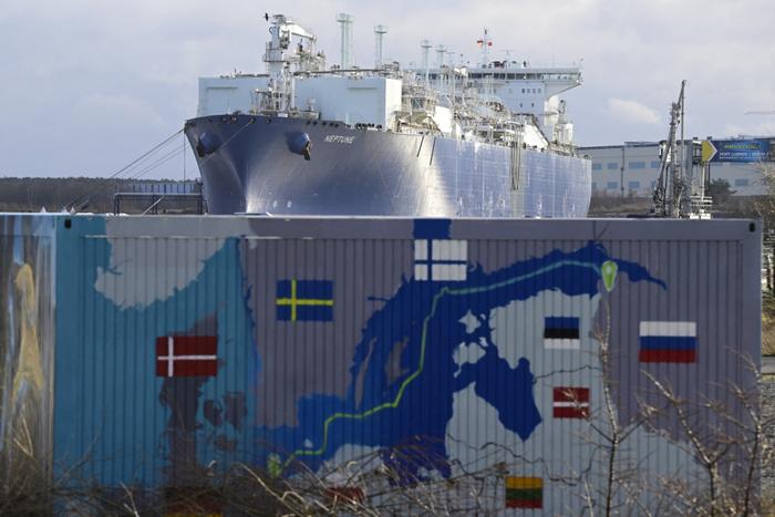 Une carte montrant le gazoduc Nord Stream 2, dans le parc industriel de Lubmin, au nord-est de l'Allemagne, le 14 janvier 2023.