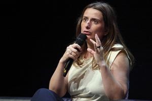 La secrétaire nationale du parti écologiste français Les Écologistes, Marine Tondelier, participe à un débat consacré aux politiques énergétiques dans le cadre de l'événement « Les Conversations Terra Nova », organisé par le cercle de réflexion de centre gauche Terra Nova, au Beffroi de Montrouge, à Montrouge, au sud de Paris, le 22 juin 2026. (Image d'illustration)