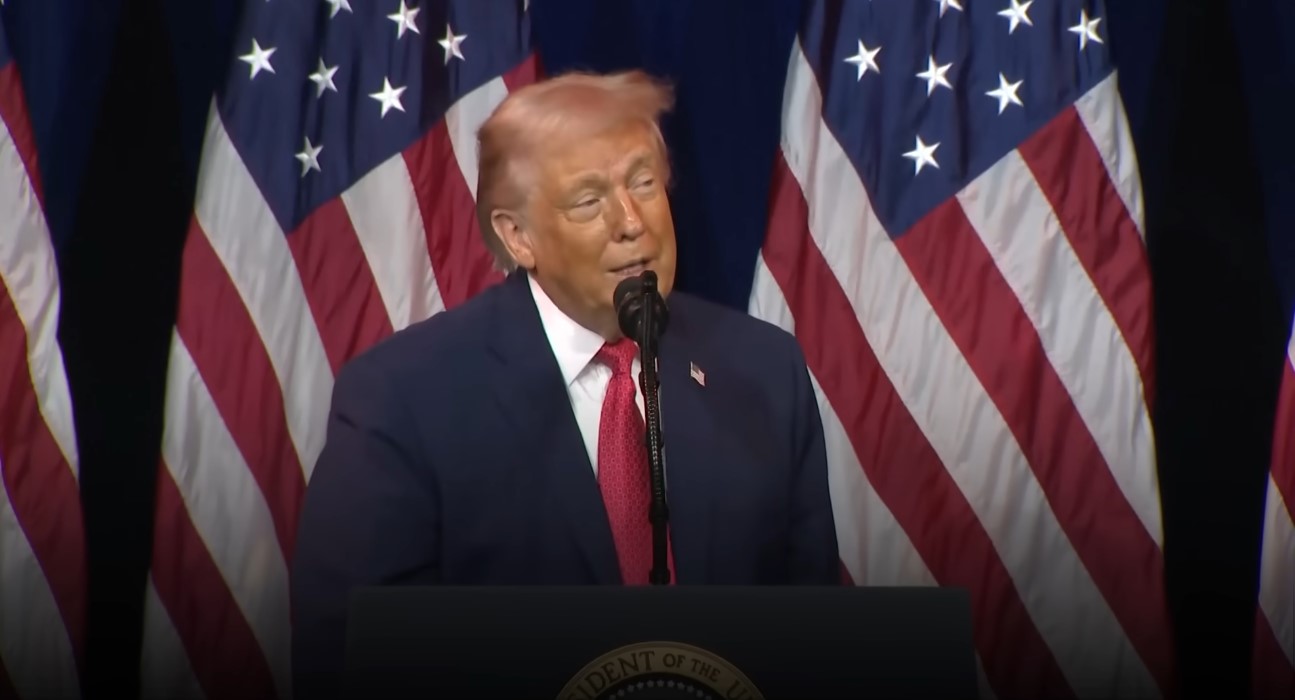 Donald Trump s'improvise comédien rejoue le bras de fer avec Emmanuel Macron sur les prix des médicaments