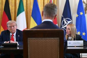 Donald Trump et Giorgia Meloni : "Ma che cretino, questo Trump !"