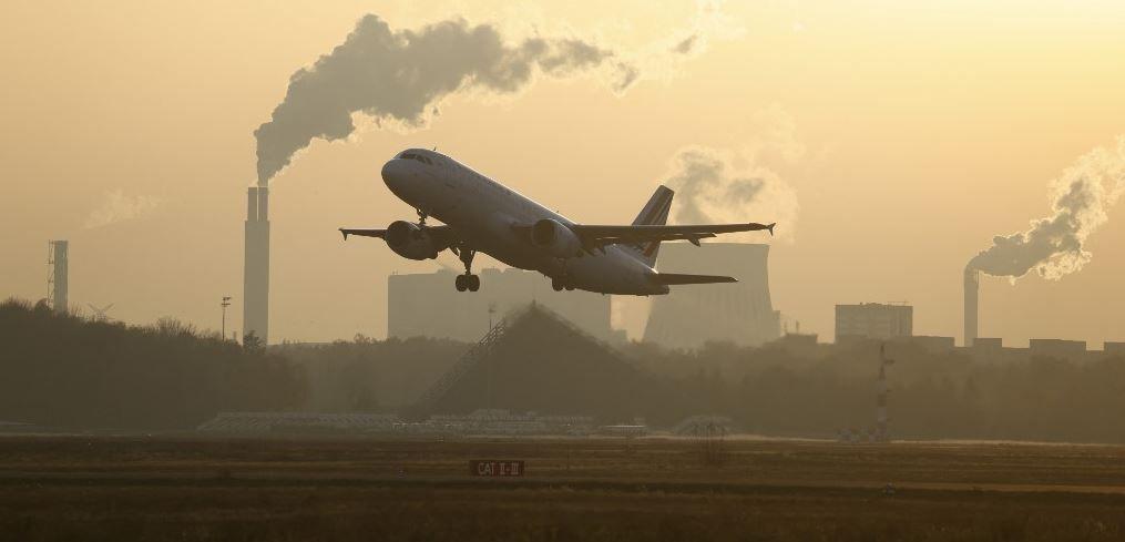 pollution usine avion AFP