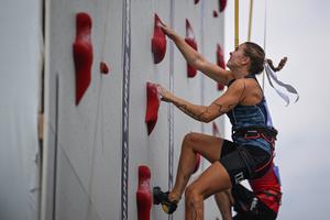L’Italienne Beatrice Anna Colli participe aux qualifications féminines d’escalade lors des Jeux mondiaux 2025, au parc Tianfu à Chengdu, dans la province chinoise du Sichuan, le 14 août 2025. (Image d'illustration)