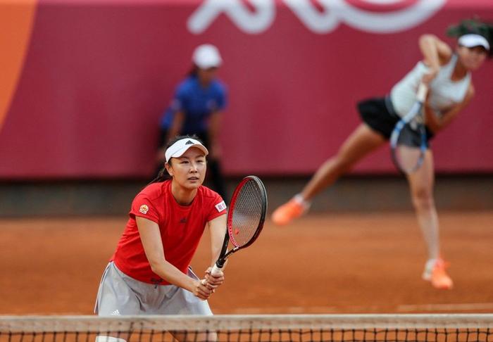 La tenniswomen Peng Shuai en plein match double