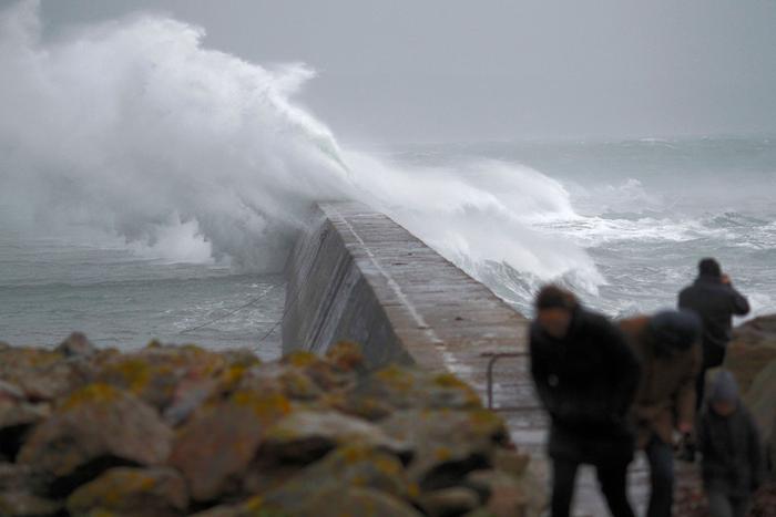 Images de la tempête Dirk en 2013.