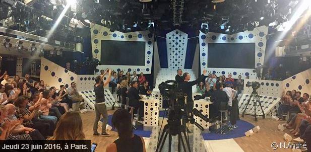 Dernière de la saison d'ONPC sur France 2, enregistrée le 23 juin 2016, après une panne d’électricité de 3 heures.