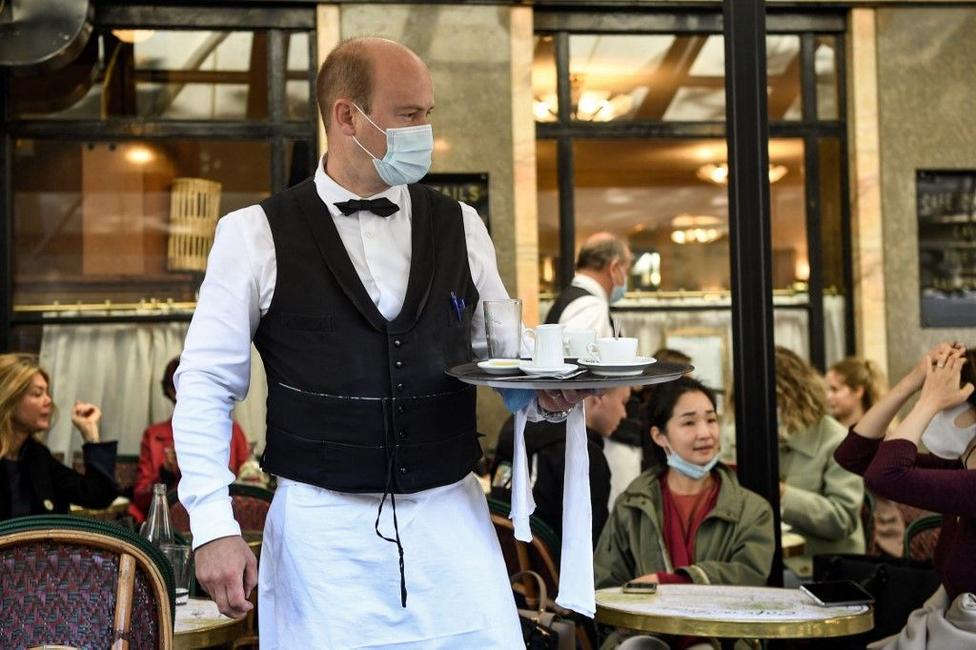 café serveur AFP