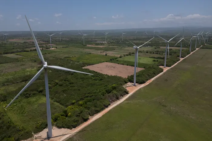Vue aérienne du parc éolien « Los Cocos » dans la province de Paraiso, en République dominicaine, le 16 mai 2024.