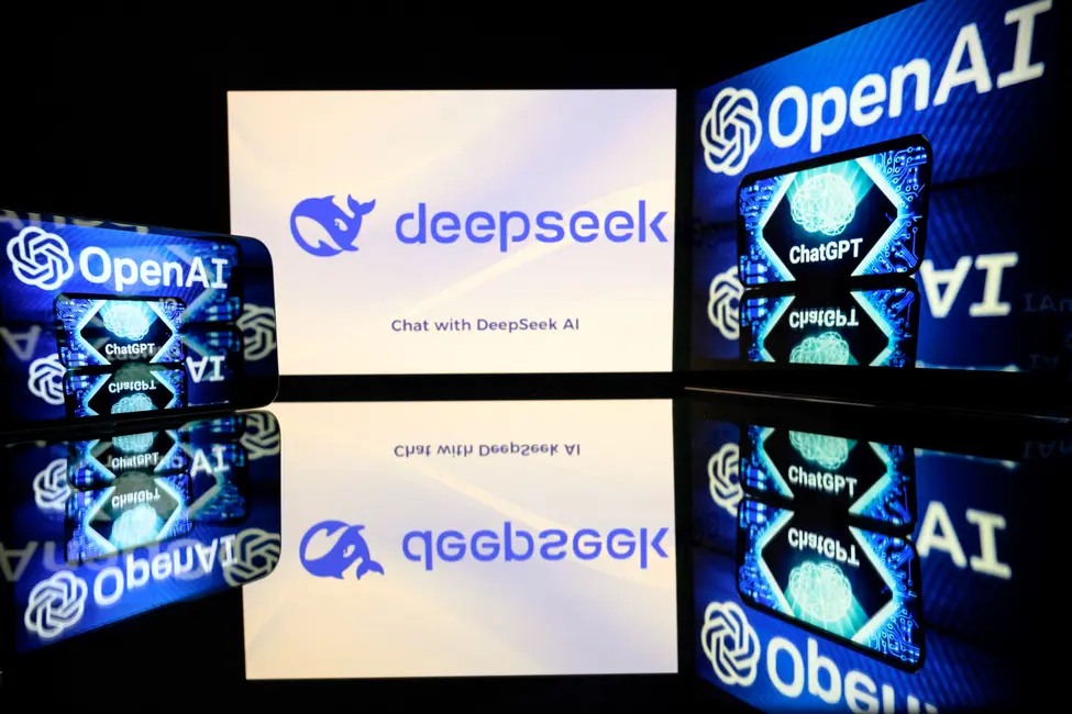 Le logo de DeepSeek, une entreprise chinoise d'intelligence artificielle qui développe des modèles de langage open source à grande échelle, et celui du chatbot d'intelligence artificielle ChatGPT d'OpenAI.