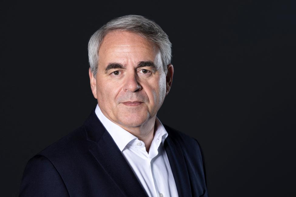 Xavier Bertrand, président du Conseil régional des Hauts-de-France, pose lors d'une séance photo à Paris le 28 août 2025. (Photo Alain JOCARD / AFP)