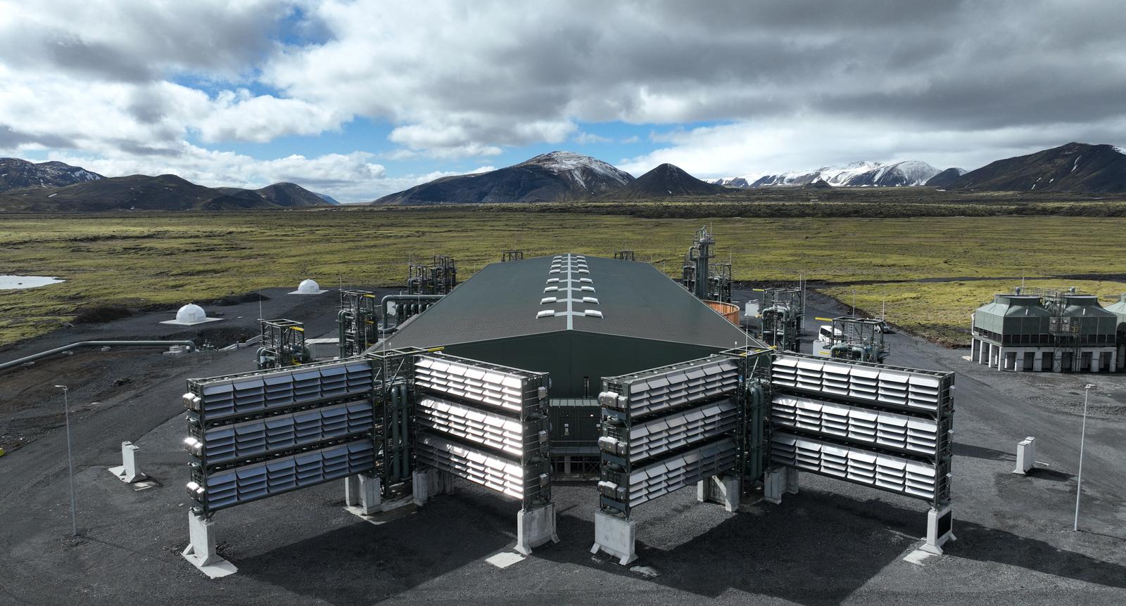 Un aspirateur à carbone construit par la société suisse Climeworks, en Islande.