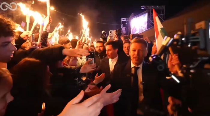 Hongrie : le prochain Premier ministre Péter Magyar demande aux "marionnettes d'Orbán" de démissionner