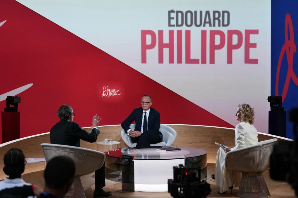 Edouard Philippe, candidat Horizons à la présidentielle, sur le plateau de l'émission politique "L'Heure de vérité" de France 2, le 8 octobre 2026 à Paris.