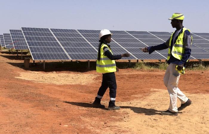panneaux solaires énergie industrie Afrique AFP