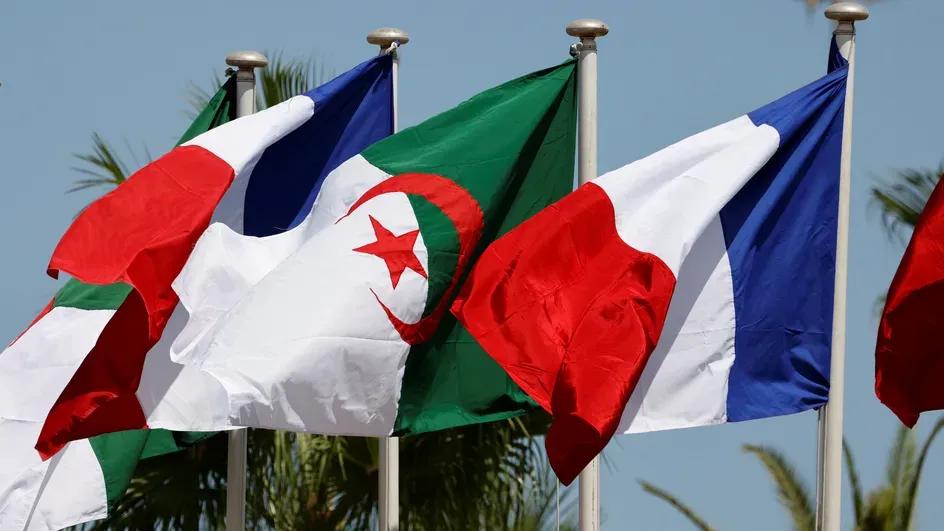Algérie France drapeaux AFP