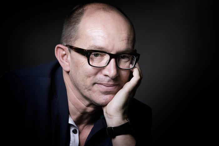 L'écrivain français Laurent Mauvignier pose pour l'AFP à Manosque, le 25 septembre 2016.