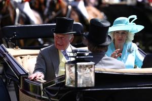 Le roi Charles III et Camilla arrivent à Ascot, à l'ouest de Londres, le 19 juin 2026, pour la quatrième journée des courses hippiques de Royal Ascot.