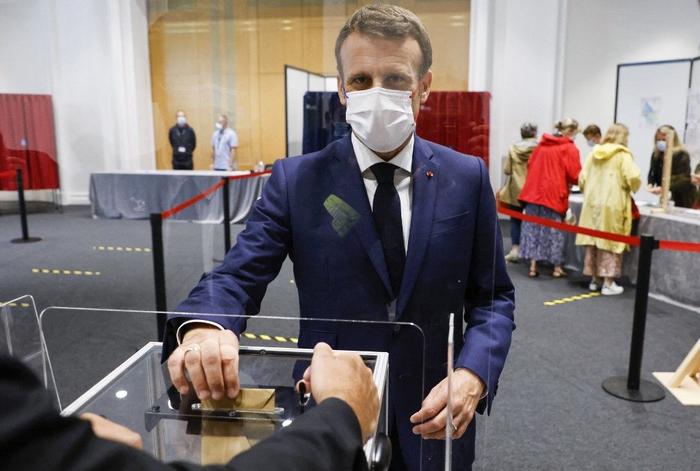 Emmanuel Macron vote AFP