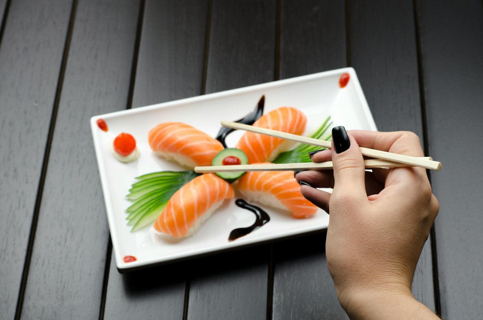 La consommation de poissons gras tels que le saumon est le meilleur moyen de consommer des acides gras oméga-3 à longue chaîne.