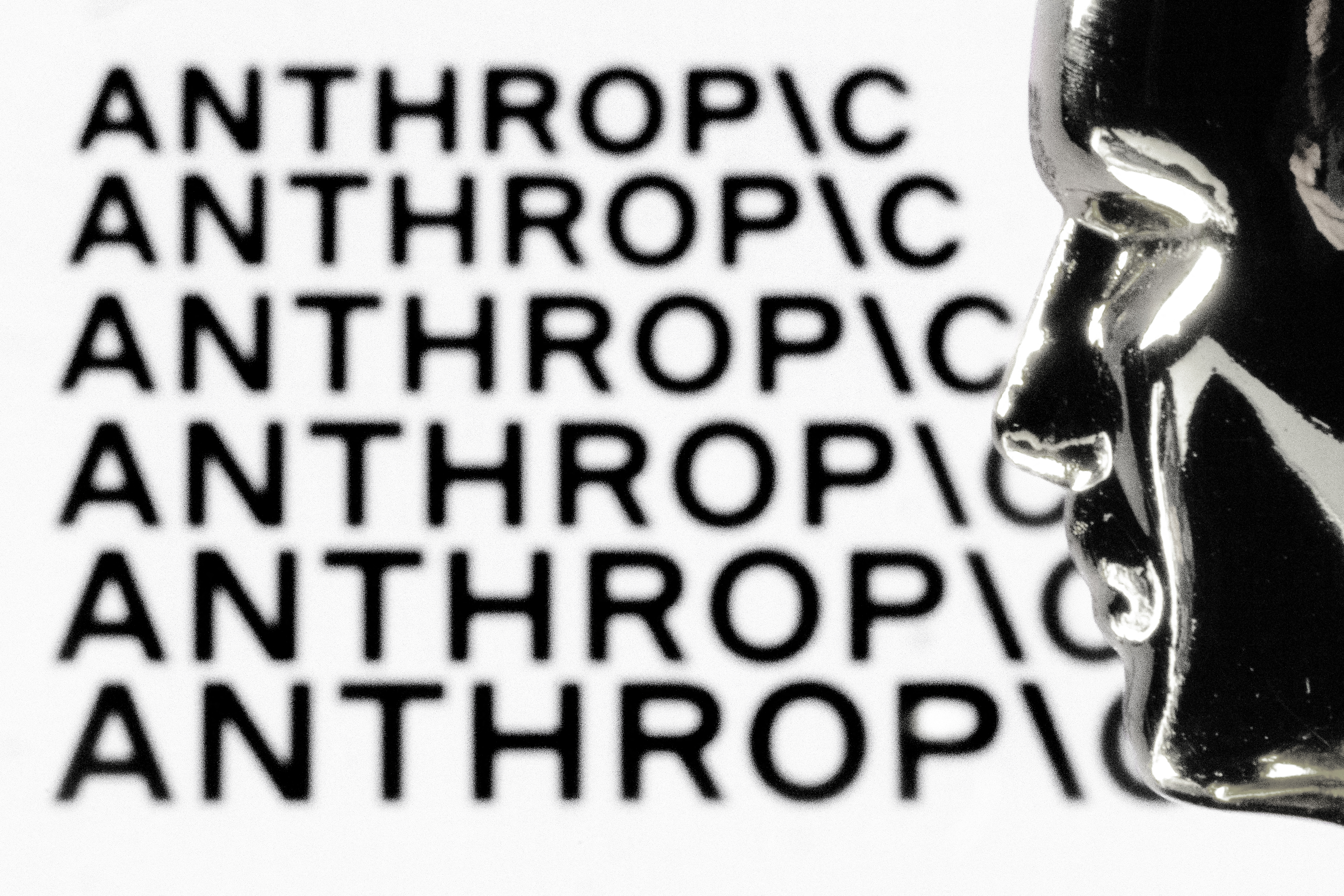 Mais à quoi joue Anthropic ?