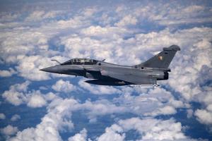 Emmanuel Macron a confirmé que la France allait « accroître et accélérer les commandes de Rafale »