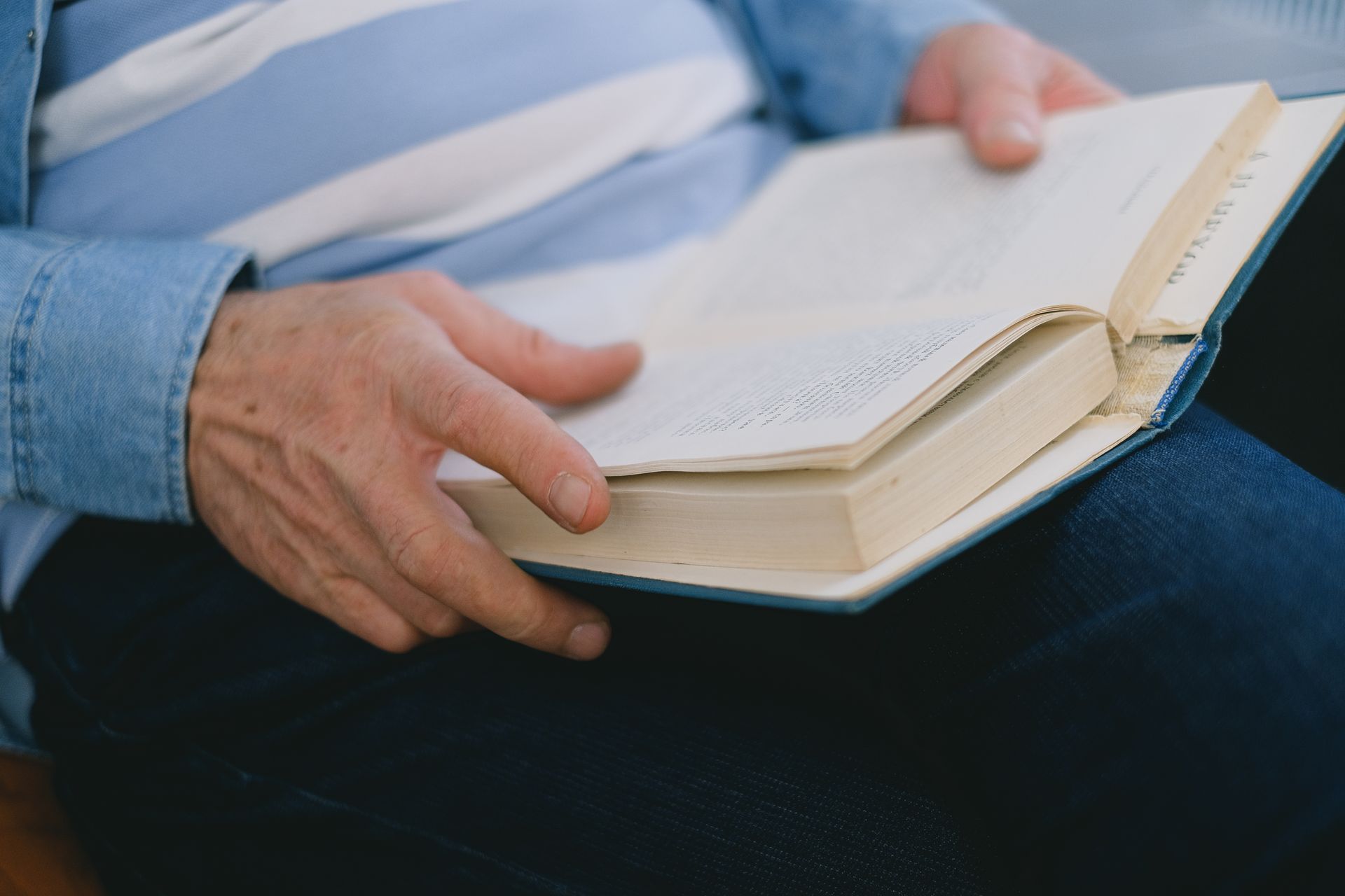 Trente minutes de lecture par semaine : ce petit geste qui muscle le cerveau