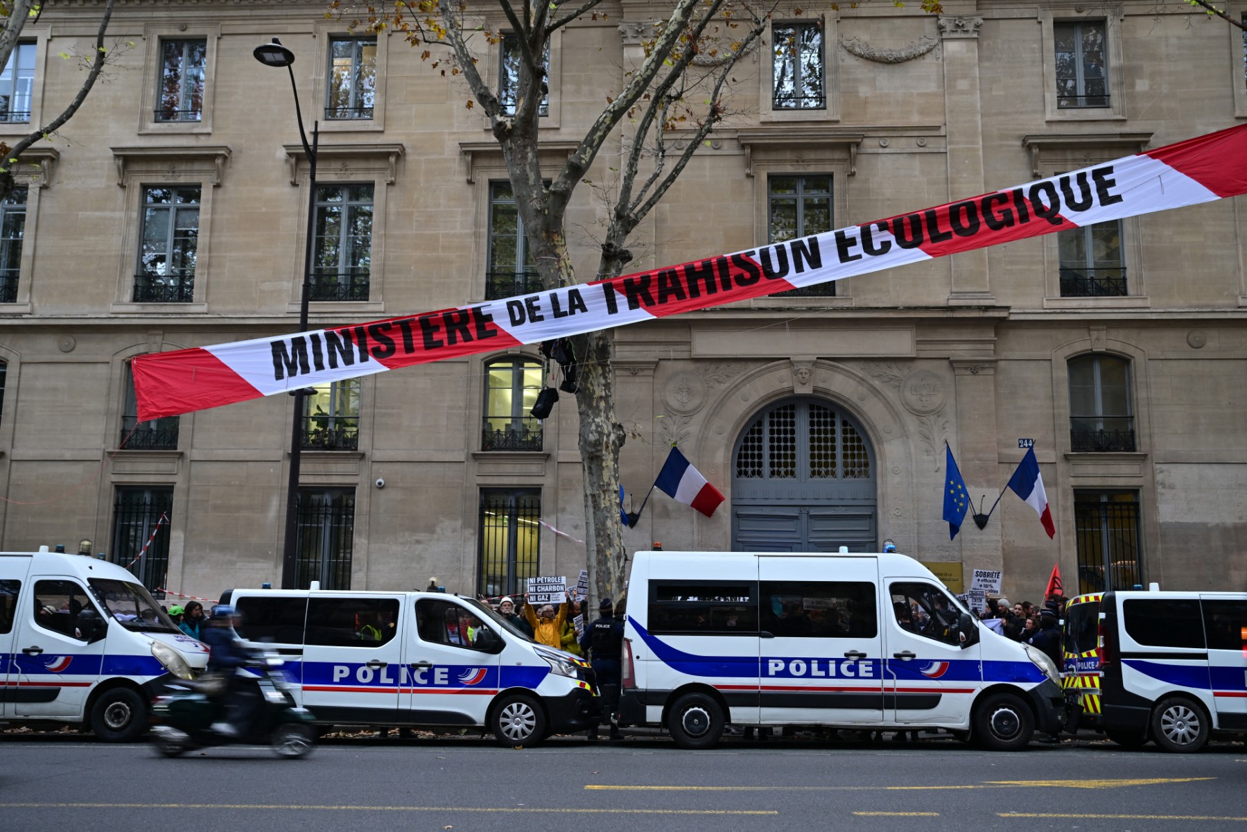 Faut-il supprimer le ministère de la transition écologique ?