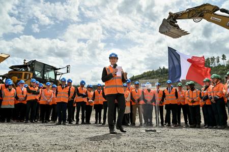 "Vous en avez assez de cette bande de racailles administratives ? On va vous en débarasser !"
