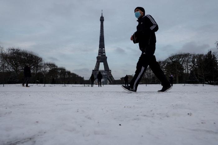 froid Paris neige tour Eiffel AFP