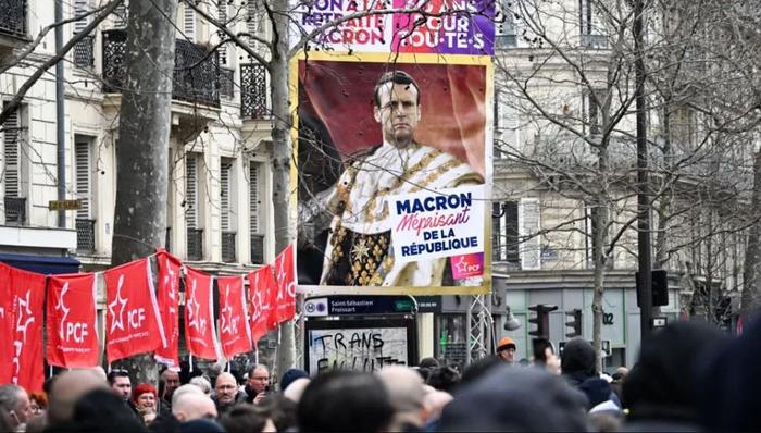 Emmanuel Macron critiques manifestation AFP