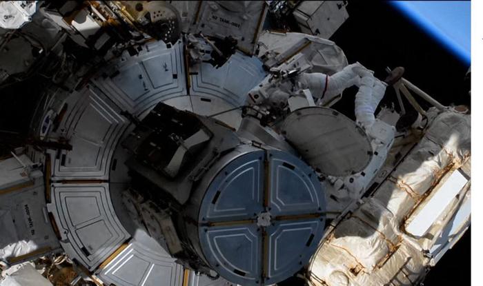 Thomas Pesquet espace sortie