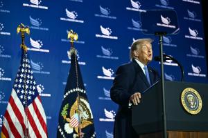 Le président américain Donald Trump s'exprime lors de la conférence politique 2026 de la Faith & Freedom Coalition au Washington Hilton, à Washington (D.C.), le 26 juin 2026.